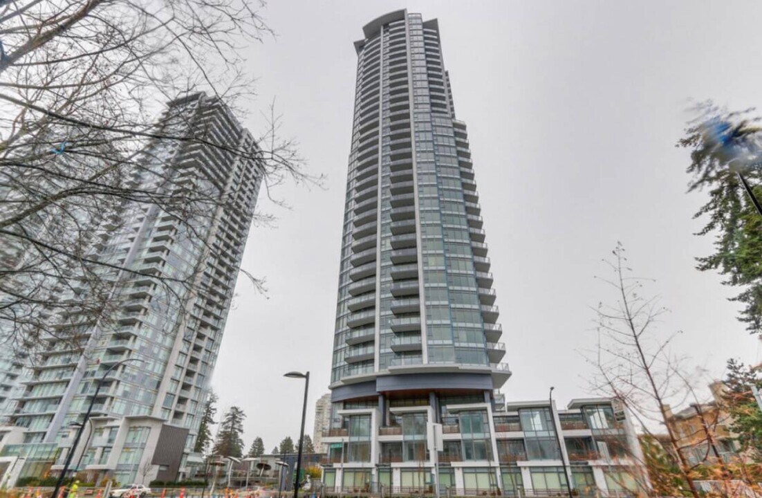4900 Lennox Ln in Burnaby, BC - Building Photo