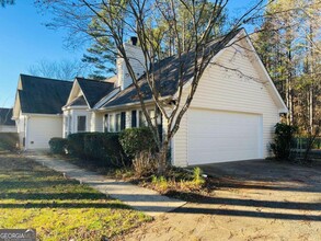 134 Jeb Stuart Dr in Newnan, GA - Foto de edificio - Building Photo