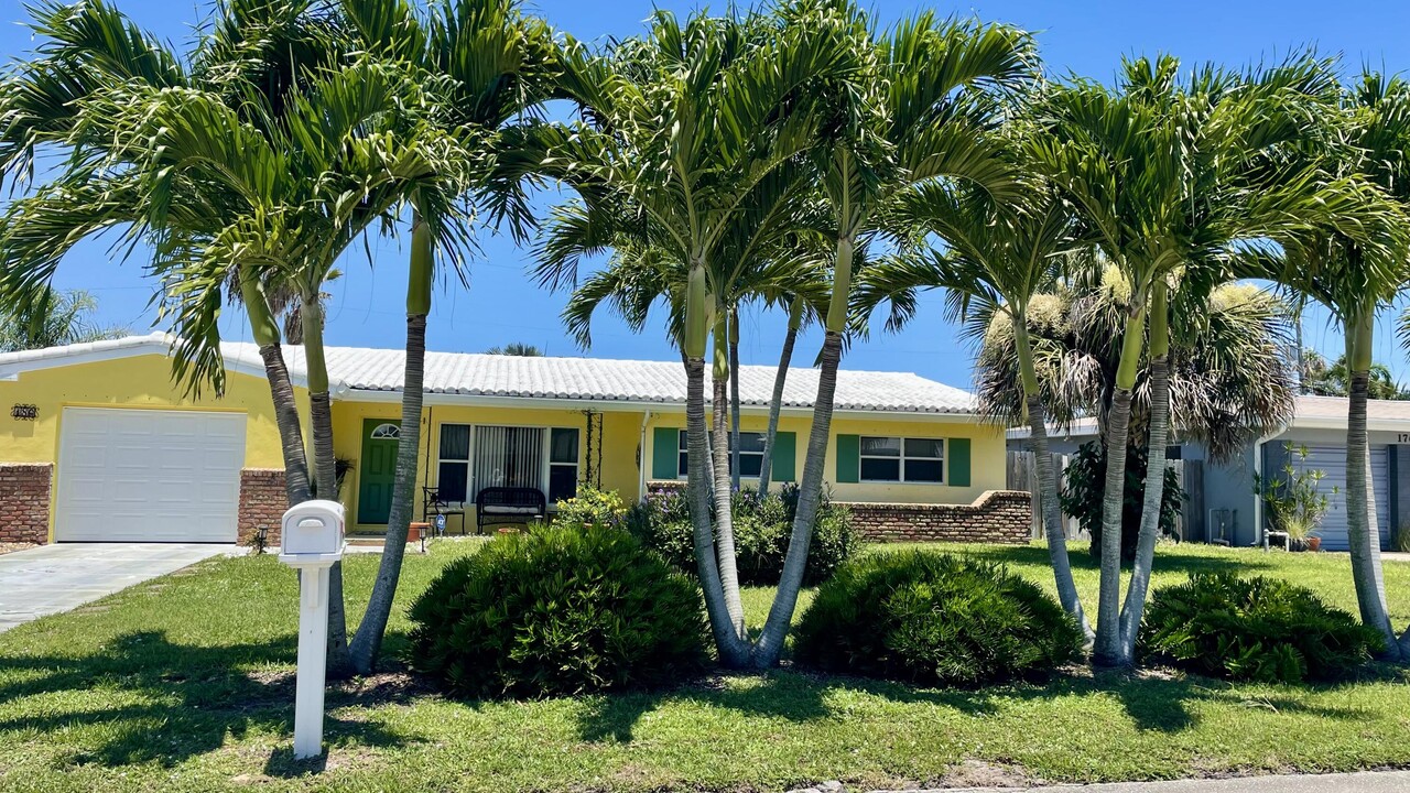 180 Glenwood Ave in Satellite Beach, FL - Building Photo