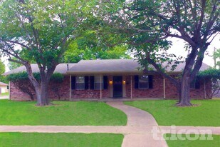 415 E Mona Ave in Duncanville, TX - Building Photo