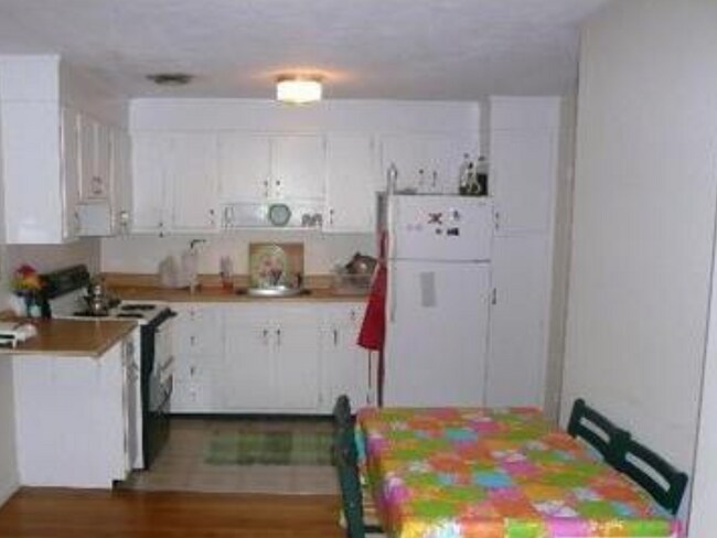 125 Babcock St, Unit 27 in Brookline, MA - Building Photo - Building Photo