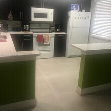 195 Lakeview Dr in Weston, FL - Building Photo - Building Photo