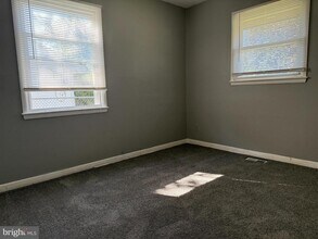 6 Alexander Pl in Clayton, NJ - Building Photo - Building Photo