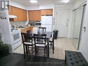 3888 Duke of York Blvd in Mississauga, ON - Building Photo - Building Photo