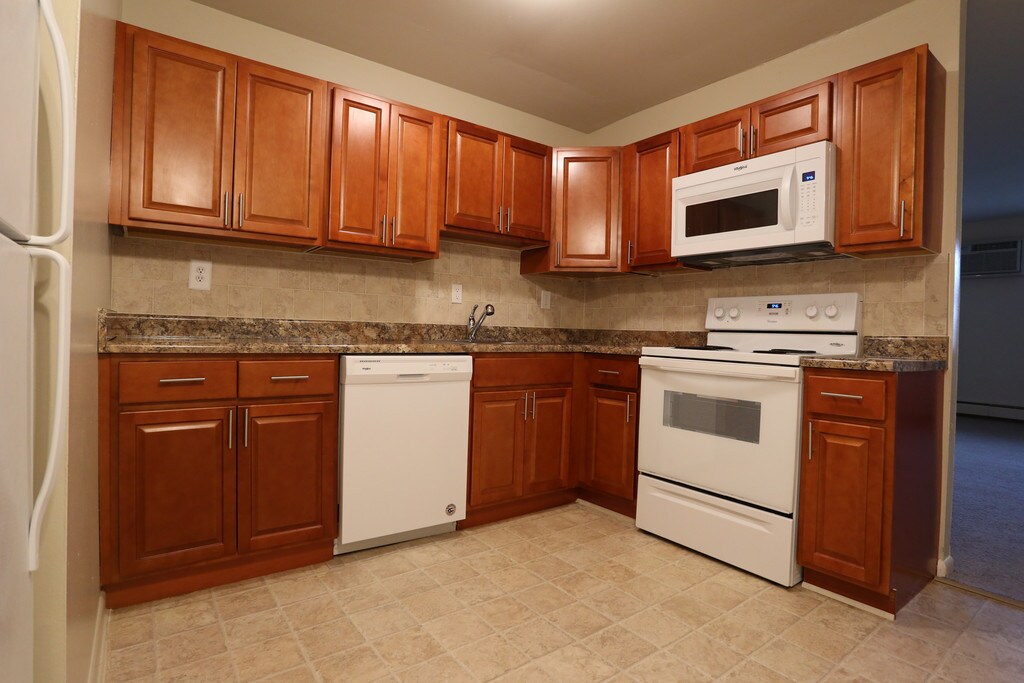 Colony Arms Apartments in Audubon, PA