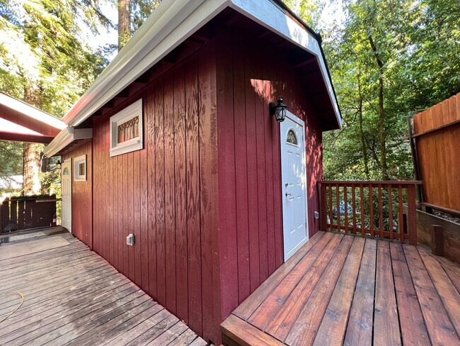 14552 Canyon 1 Rd in Rio Nido, CA - Building Photo - Building Photo