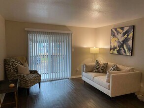 Bay Park Apartments in Seabrook, TX - Foto de edificio - Building Photo