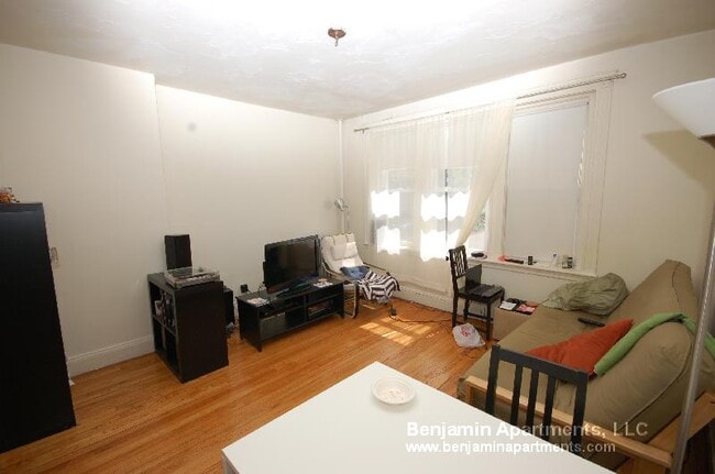 129 Sutherland Rd, Unit 1