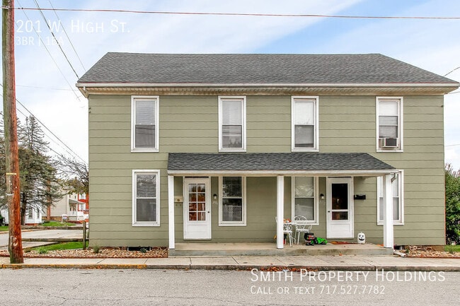 201 W High St in New Oxford, PA - Building Photo - Building Photo