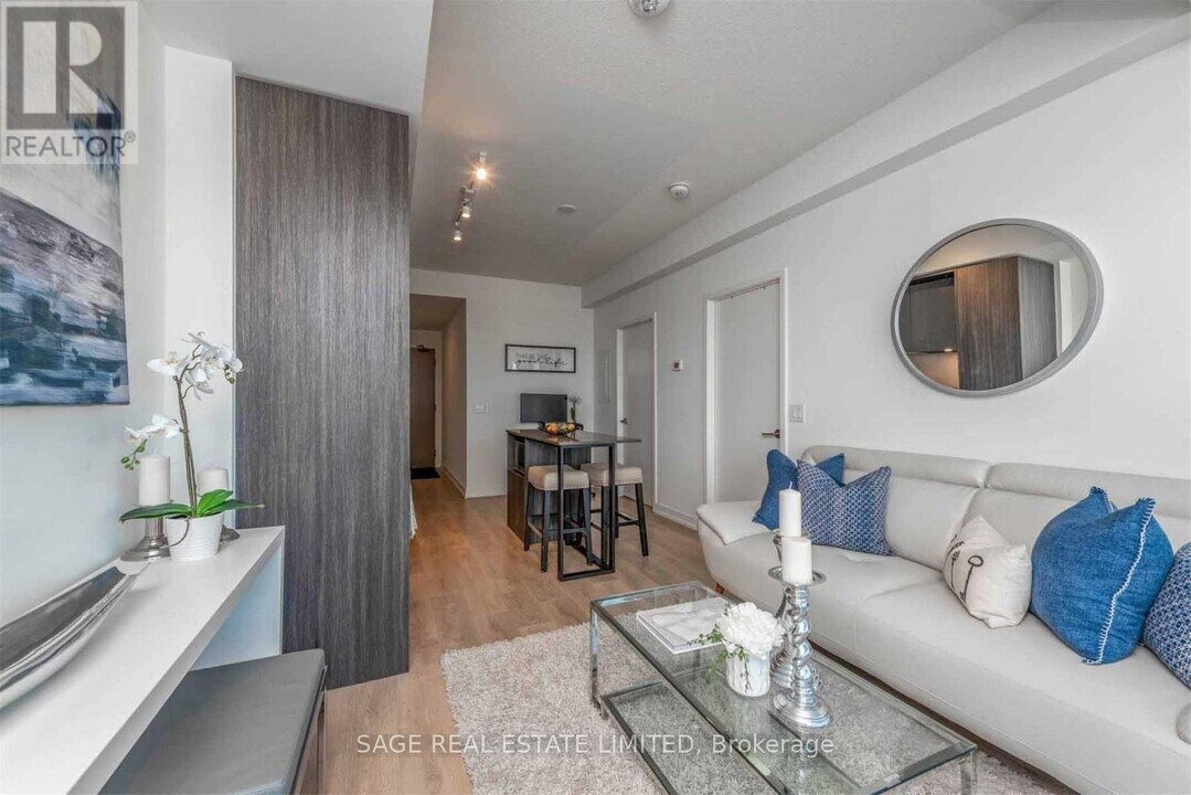 225 Sumach St in Toronto, ON - Building Photo