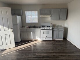 737 Renaud Ct, Unit Renauld Apt in Calexico, CA - Building Photo