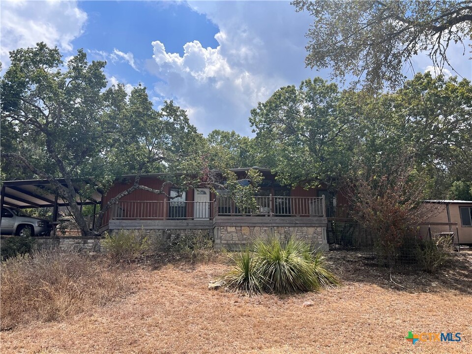 1035 Sweetwater in Canyon Lake, TX - Building Photo