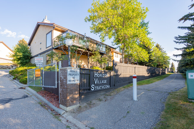 507 Strathcona Mews SW in Calgary, AB - Building Photo - Building Photo