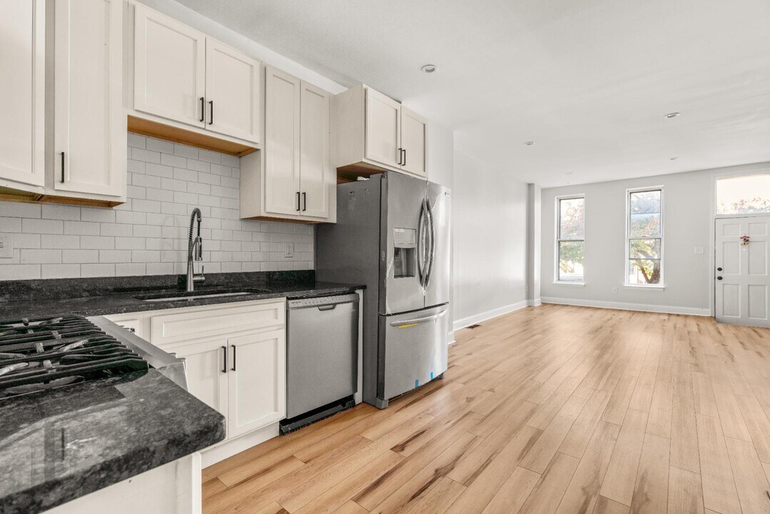 419 N Collington Ave in Baltimore, MD - Building Photo