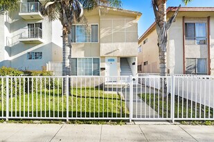 12058 Culver Blvd, Unit 12058 in Los Angeles, CA - Building Photo