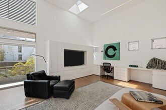 27 Driftwood St in Los Angeles, CA - Building Photo - Building Photo