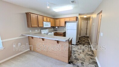 7889 Stonebrook Dr in Pensacola, FL - Building Photo - Building Photo