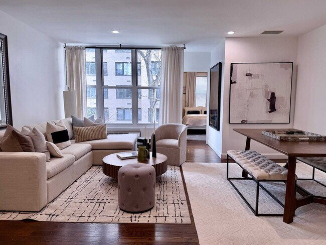 323 E 51st St in New York, NY - Building Photo - Building Photo