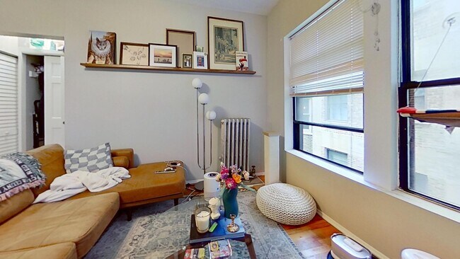 601 W Deming Pl in Chicago, IL - Foto de edificio - Building Photo