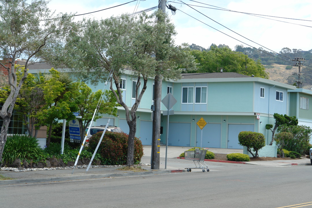 6541 Moeser Ln in El Cerrito, CA - Building Photo