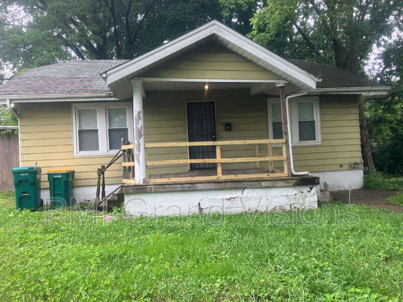 1130 N Dunham St in Decatur, IL - Building Photo