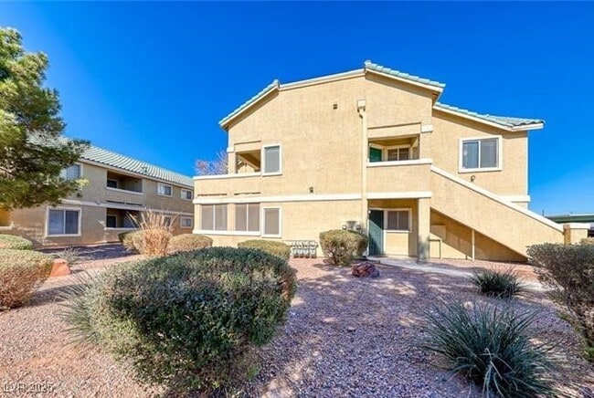 property at 1561 Linnbaker Ln