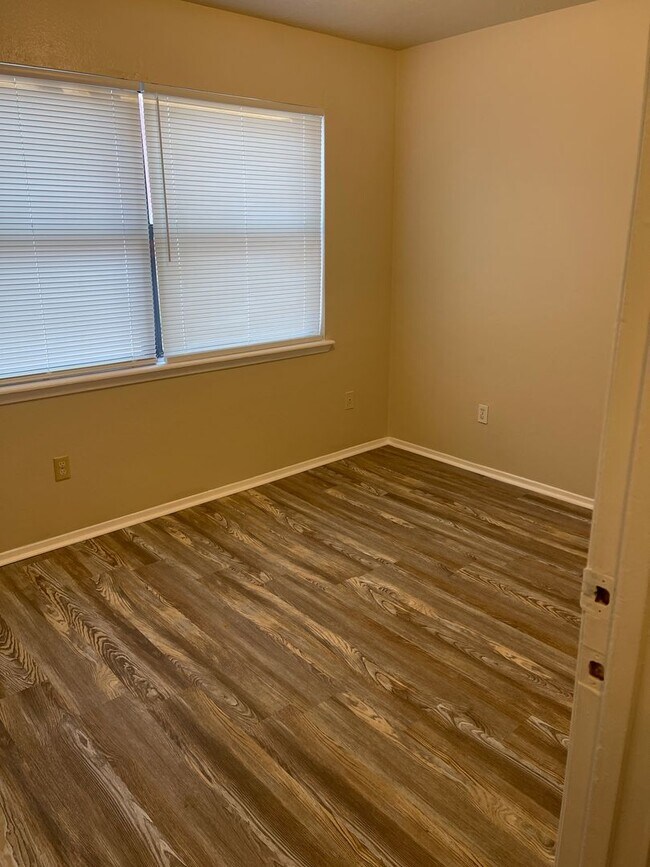 property at 613 W Calle Sur St