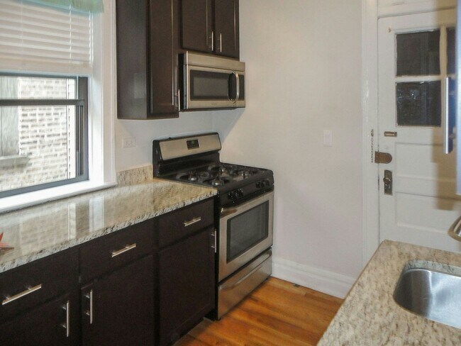 2175 W Giddings St in Chicago, IL - Building Photo - Building Photo