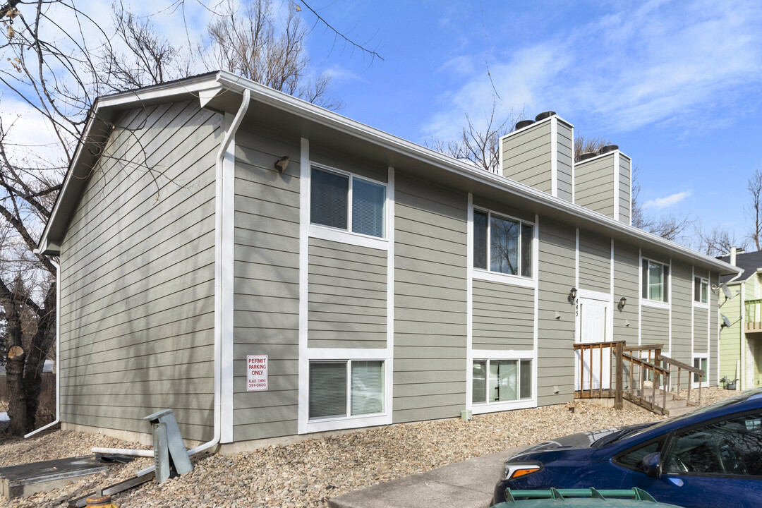 445 W Van Buren St in Colorado Springs, CO - Building Photo