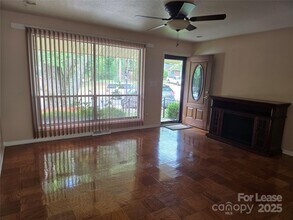 5027 Malibu Dr in Charlotte, NC - Building Photo - Building Photo