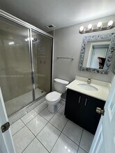 1101 Crystal Lake Dr in Pompano Beach, FL - Foto de edificio - Building Photo