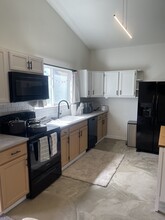 911 W Main, Unit 911 Mother In Law Studio in Puyallup, WA - Building Photo - Building Photo