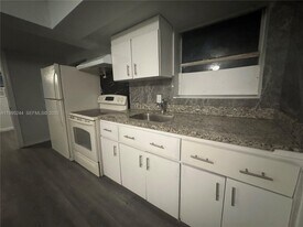 7802 NW 8th Ave in Miami, FL - Building Photo