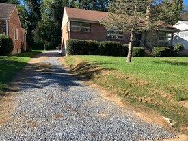 1337 Cherokee Ave, Unit Basement Apartment in Lynchburg, VA - Building Photo