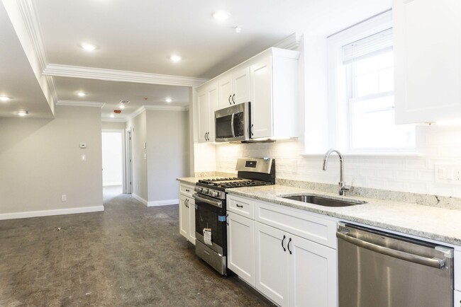 39 Monmouth St, Unit 3 in Boston, MA - Foto de edificio - Building Photo