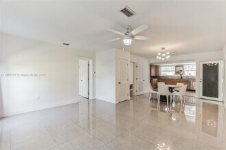 248 Carlisle Dr in Miami Springs, FL - Building Photo - Building Photo