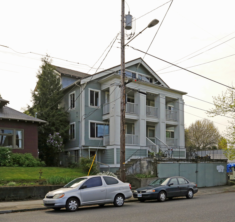 4804 N Albina Ave in Portland, OR - Building Photo