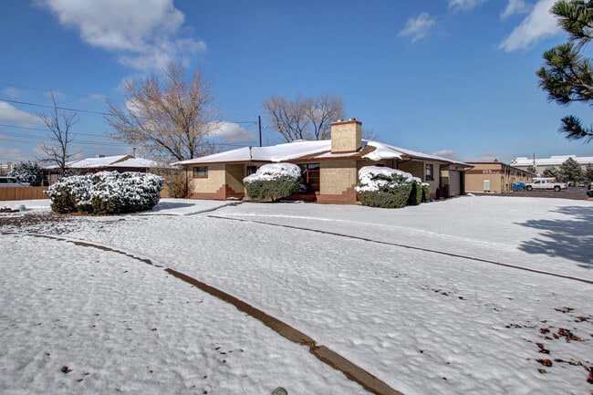 955 E 58th Ave in Denver, CO - Building Photo - Building Photo