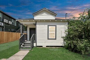 7305 Sherman St in Houston, TX - Building Photo