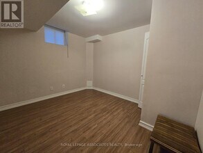 72 Starhill Crescent in Brampton, ON - Building Photo - Building Photo