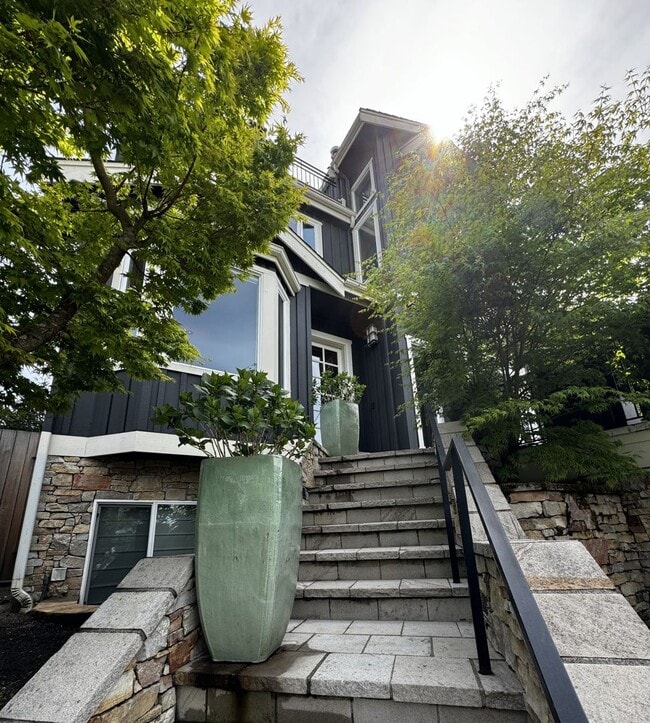 5770 Ashworth Ave N in Seattle, WA - Building Photo - Building Photo