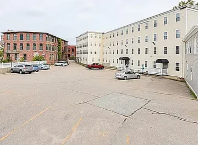 148 Bernon St in Woonsocket, RI - Foto de edificio - Building Photo