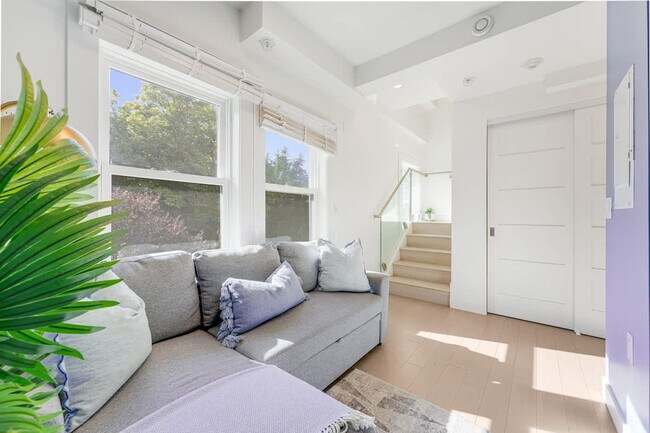 1425 Haro St in Vancouver, BC - Building Photo - Building Photo