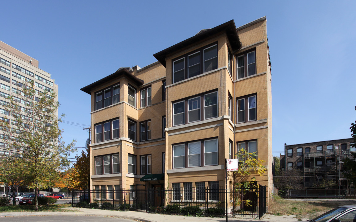 Ingleside Plaza in Chicago, IL - Building Photo