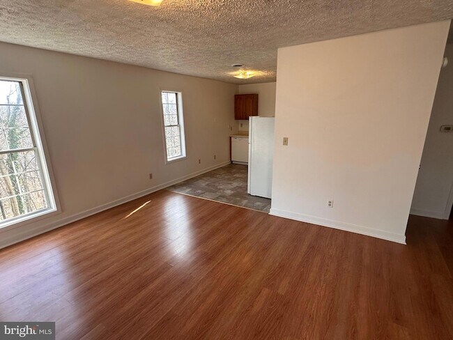 30 Westridge Dr, Unit B in Berkeley Springs, WV - Building Photo - Building Photo