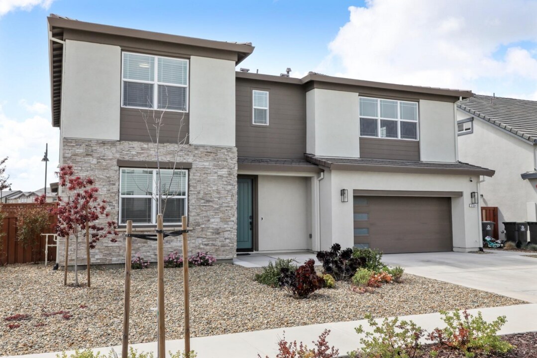 3168 Needham Ave in Lathrop, CA - Building Photo