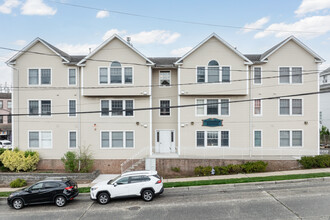 Columbia Commons in Palisades Park, NJ - Building Photo - Building Photo