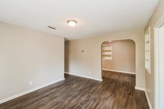 5204 Mays Dr in Jacksonville, FL - Building Photo - Building Photo