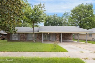 311 Gerald Dr in Lafayette, LA - Building Photo