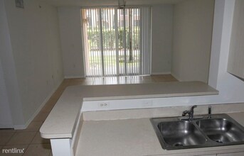 655 SW 111th Way in Pembroke Pines, FL - Building Photo - Building Photo